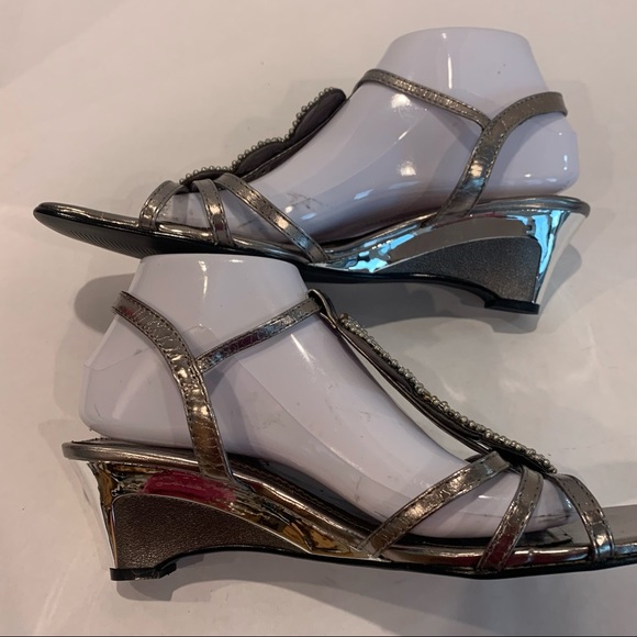 VIZANI stunning grey sandal size 11 with slight wedge for ultimate comfort. New - Picture 6 of 14